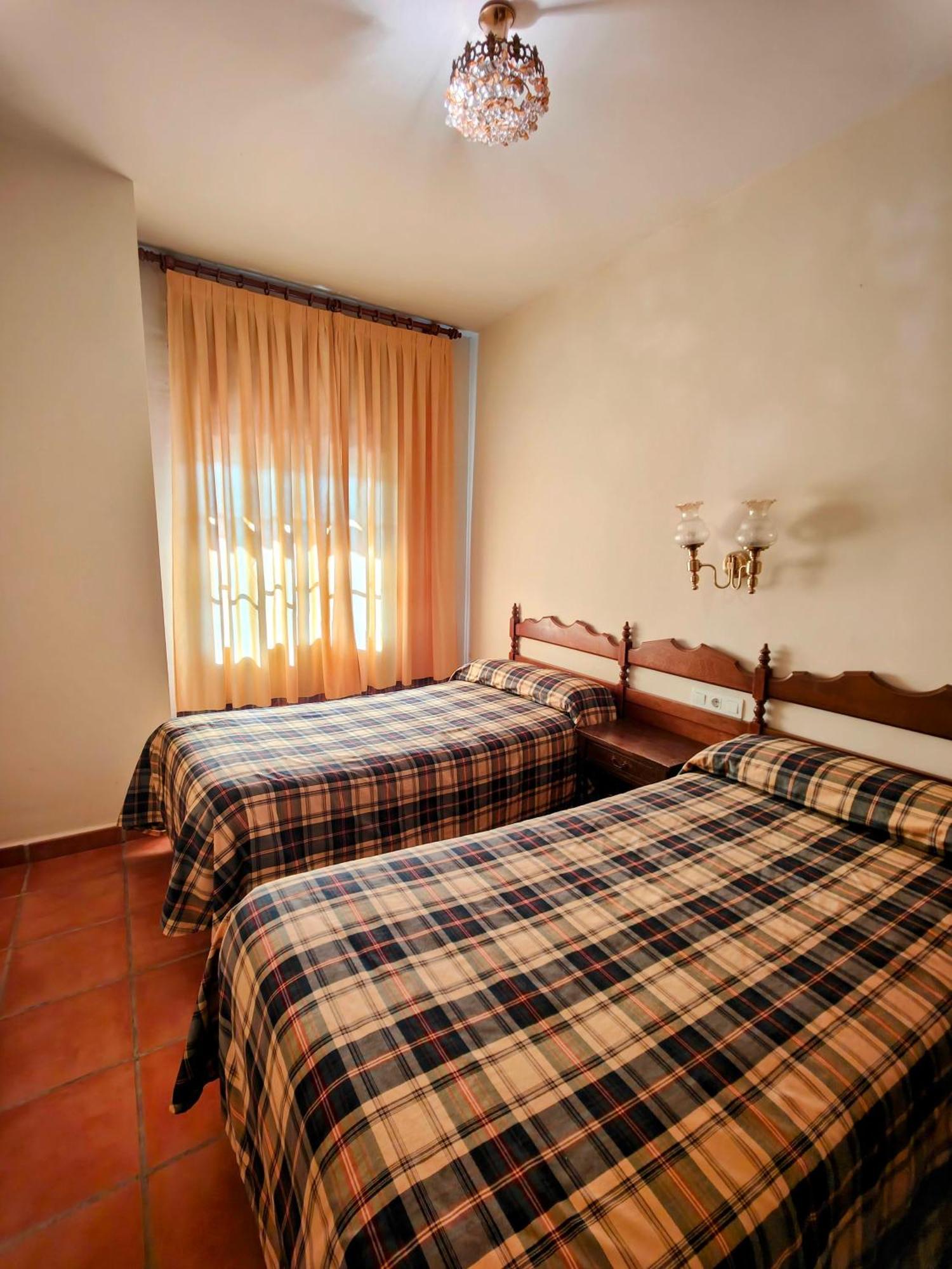 Hostal Montemayor Montemayor del Rio Ngoại thất bức ảnh